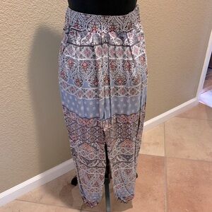 Mudd Women’s relaxed fit Pants